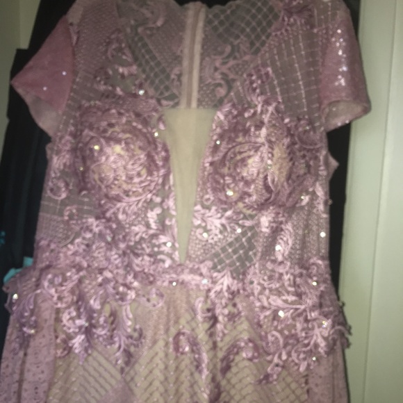 Mauve Gown with a train. Beautiful Gown - Picture 2 of 8